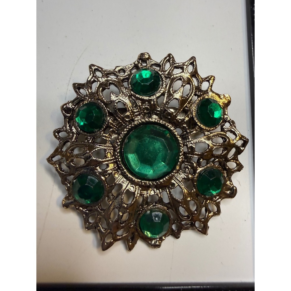 Vintage Emerald Green Rhinestone Gold Tone Filigree Sunburst Brooch Pin 2.25"